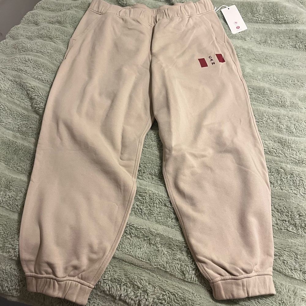 Relaxed Fit High-Rise Jogger in Tan, team Canada